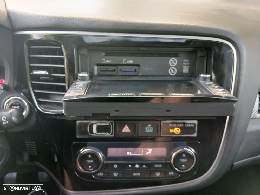 Mitsubishi Outlander 2.2 DI-D Instyle Navi - 19