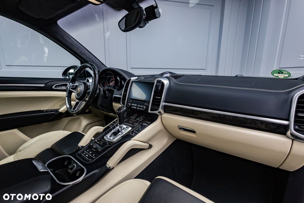 Porsche Cayenne - 15