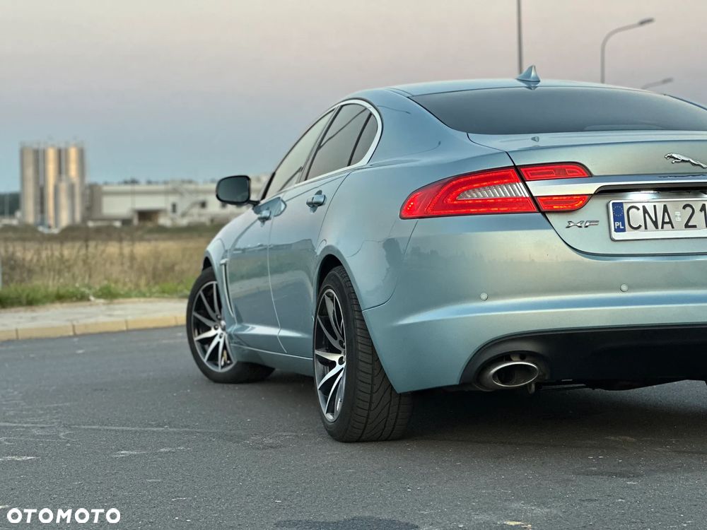 Jaguar XF 3.0 V6 D Luxury - 4