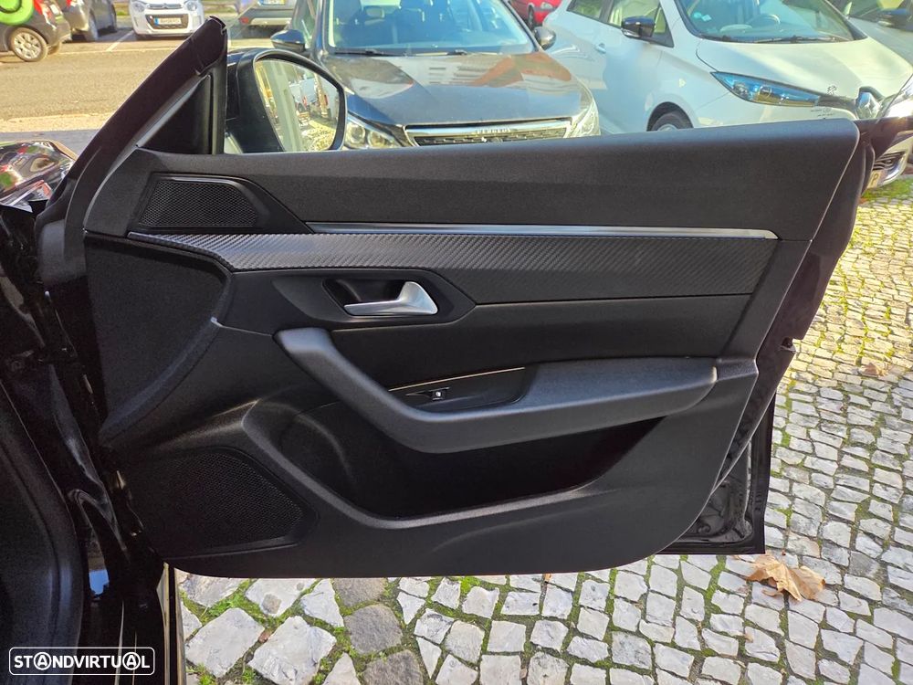 Peugeot 508 Hybrid 225 e-EAT8 Allure Pack - 23