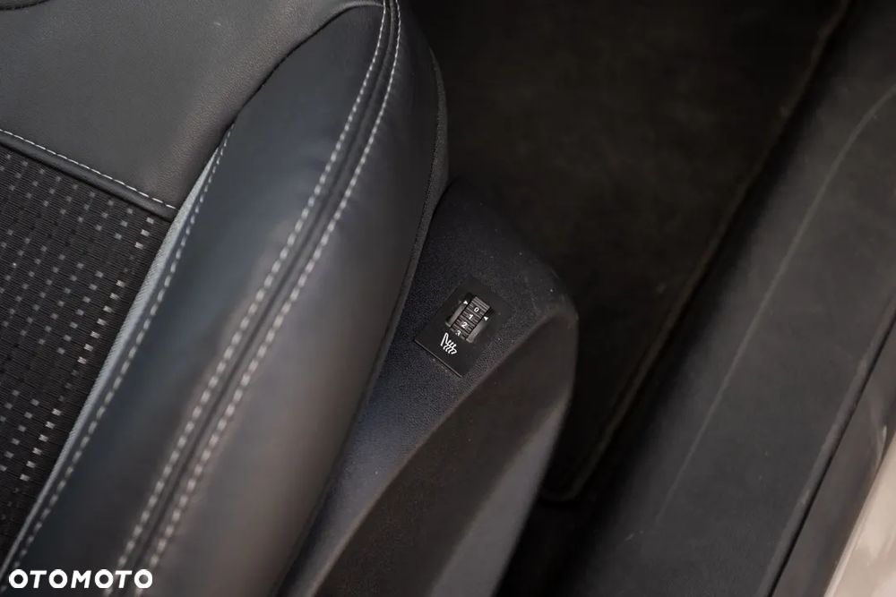 Peugeot 2008 1.2 Pure Tech Style S&S - 22