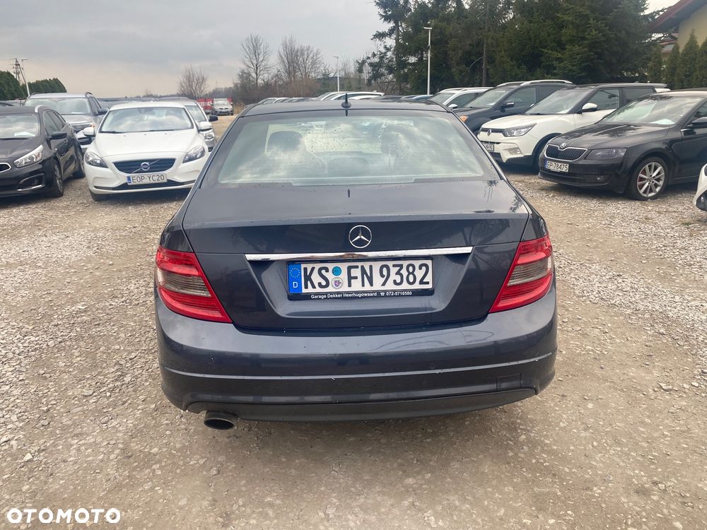 Mercedes-Benz Klasa C 180 CGI BlueEFFICIENCY Avantgarde - 5