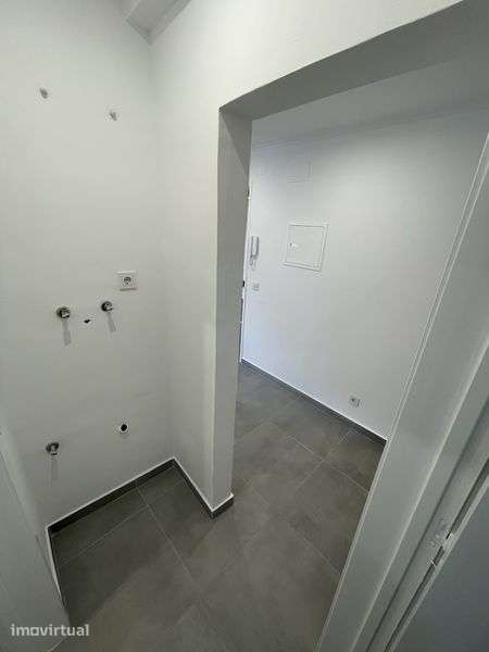 Alugo apartamento T2 (brandoa) - Grande imagem: 3/7