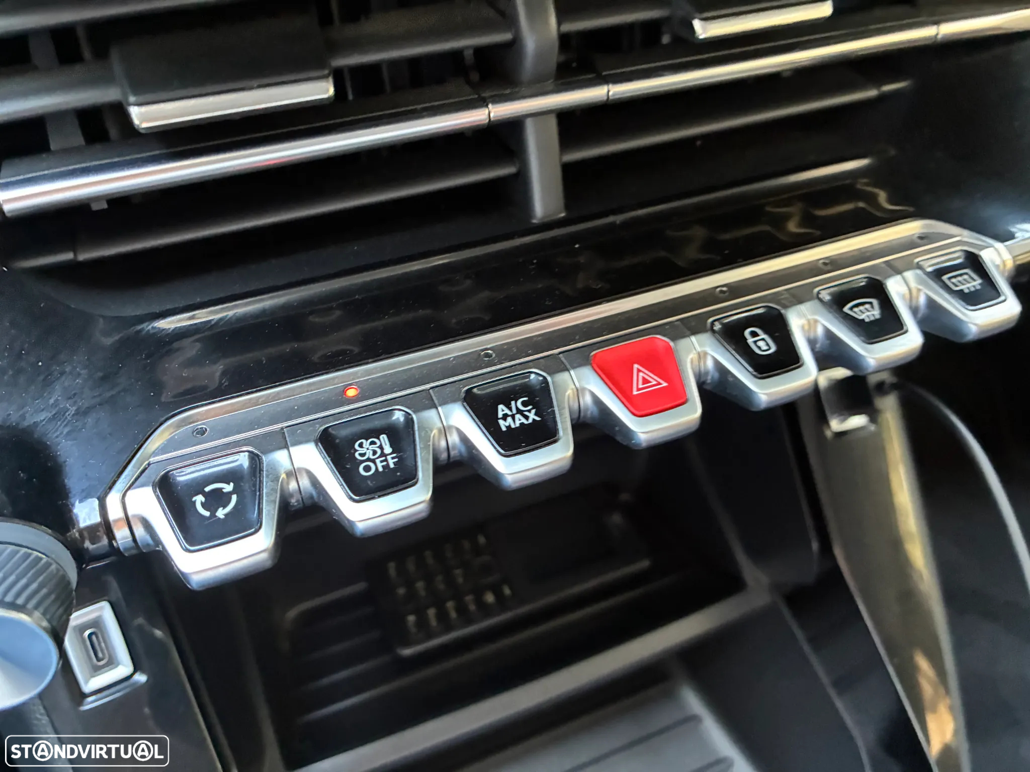 Peugeot e-2008 50 kWh Active Pack - 28