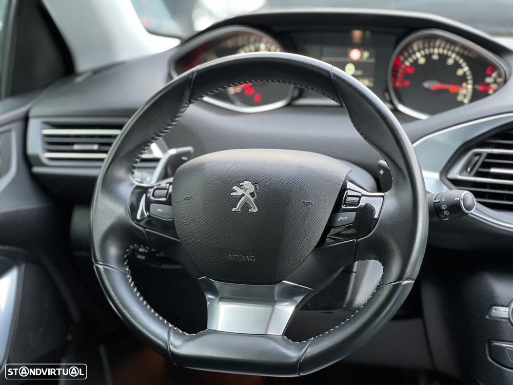 Peugeot 308 1.2 PureTech Allure Full LED EAT8 - 11