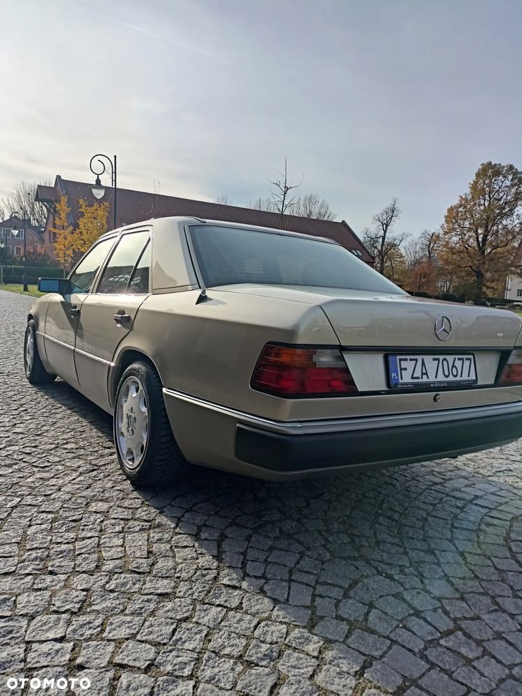 Mercedes-Benz W124 (1984-1993) - 32