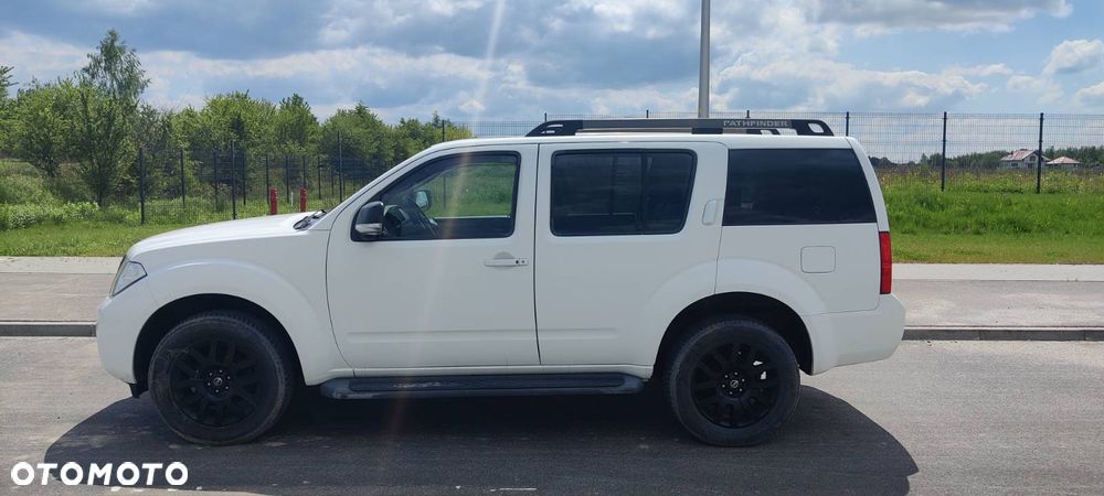 Nissan Pathfinder 2.5 DCi LE - 22