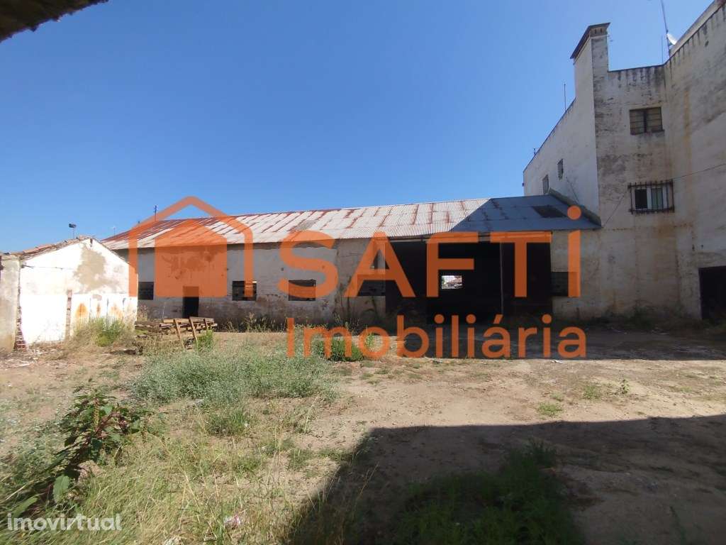 Edifício Com Habitações, Comércio e Armazém Para Recuperar - Grande imagem: 5/60