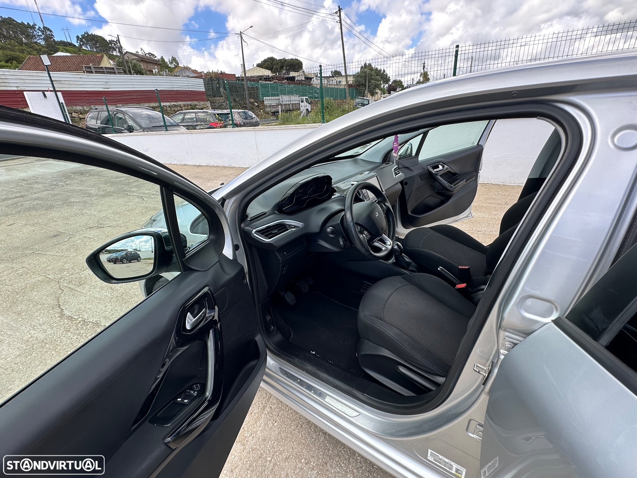 Peugeot 208 1.2 PureTech Style - 32