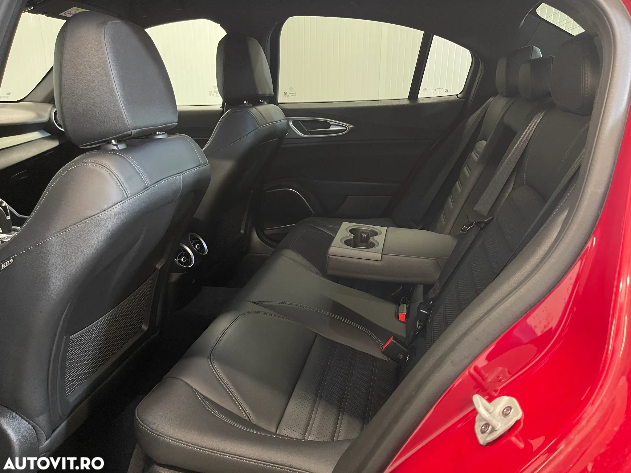 Alfa Romeo Giulia 2.0 Turbo 16V AT8-Q4 Veloce - 11