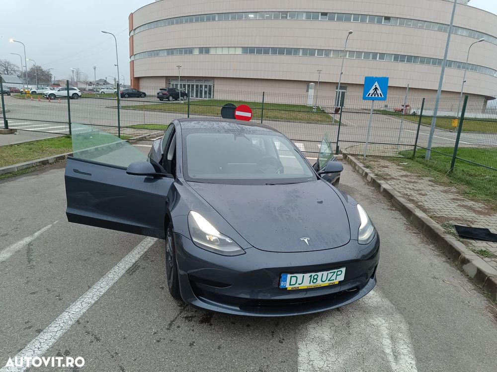 Tesla Model 3 - 5