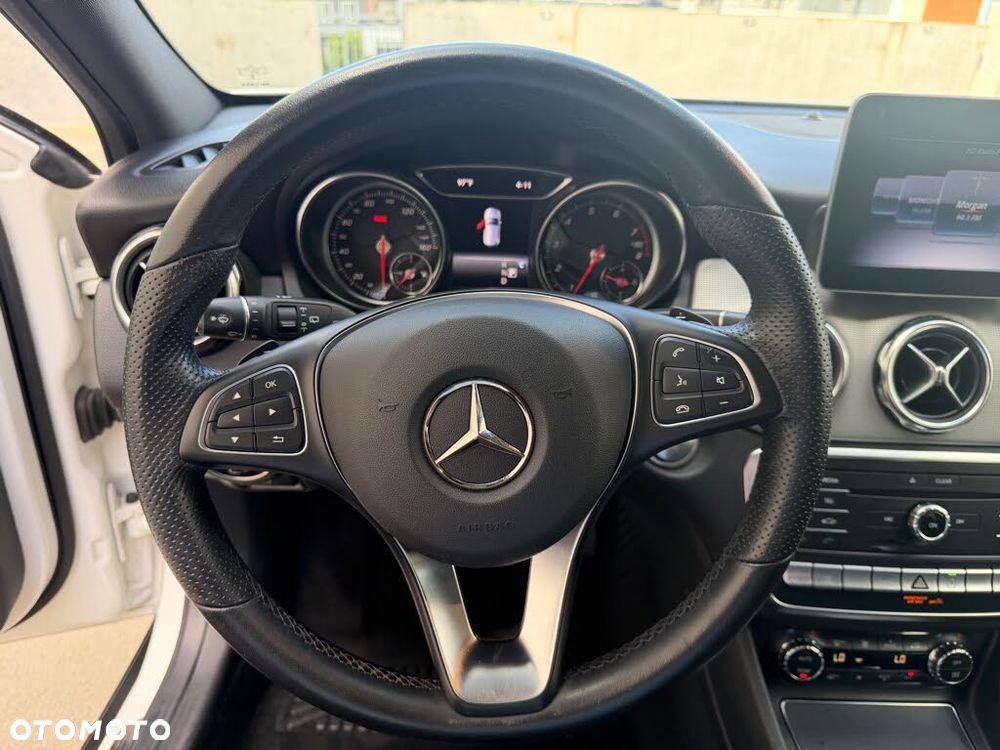 Mercedes-Benz GLA - 11