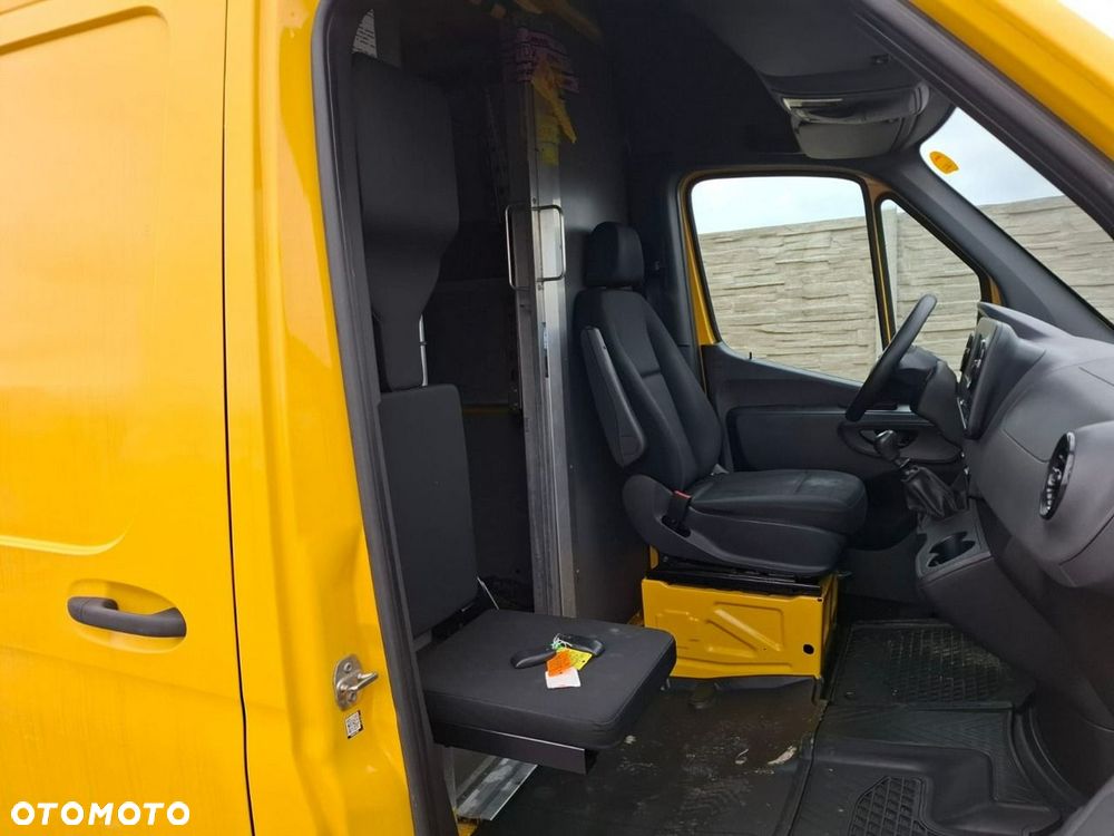 Mercedes-Benz Sprinter - 12