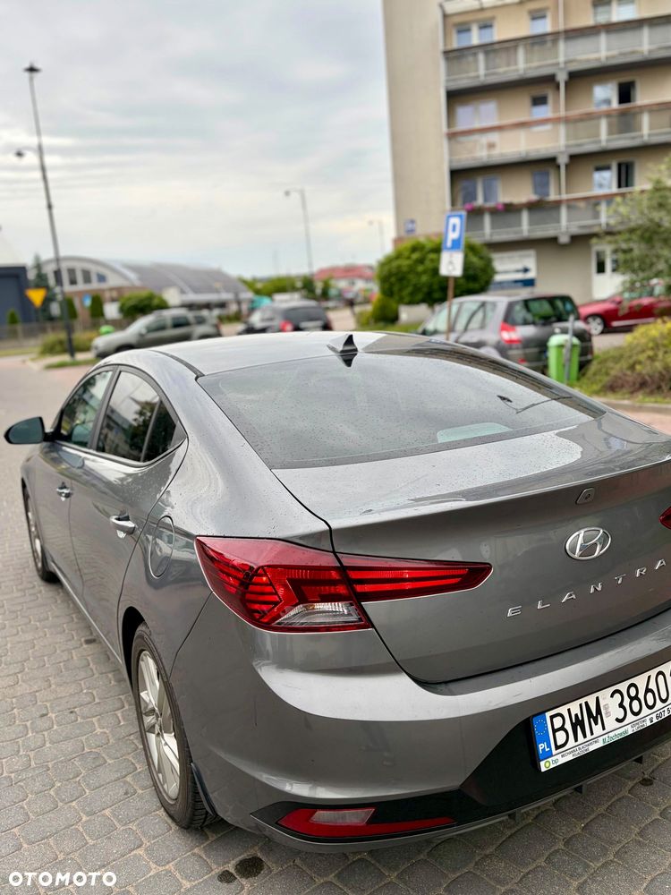 Hyundai Elantra - 10