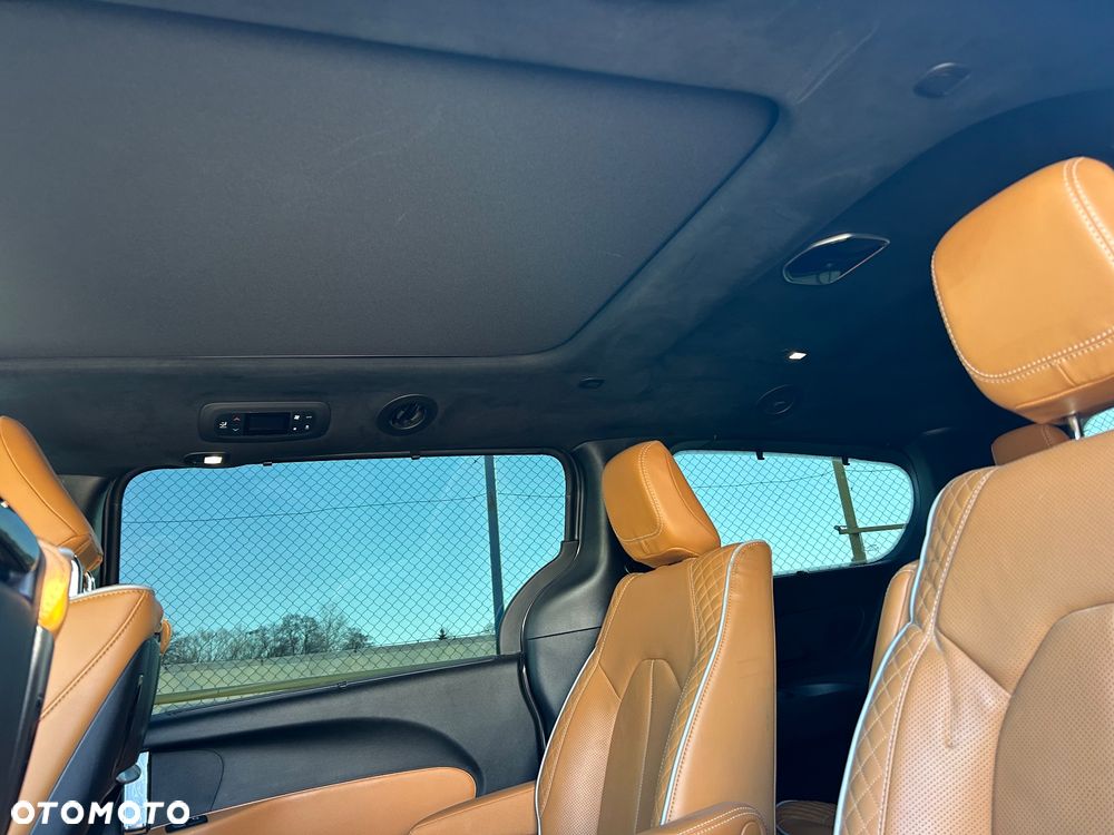 Chrysler Pacifica - 30