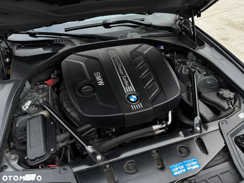 BMW Seria 5 525d xDrive Sport-Aut - 11