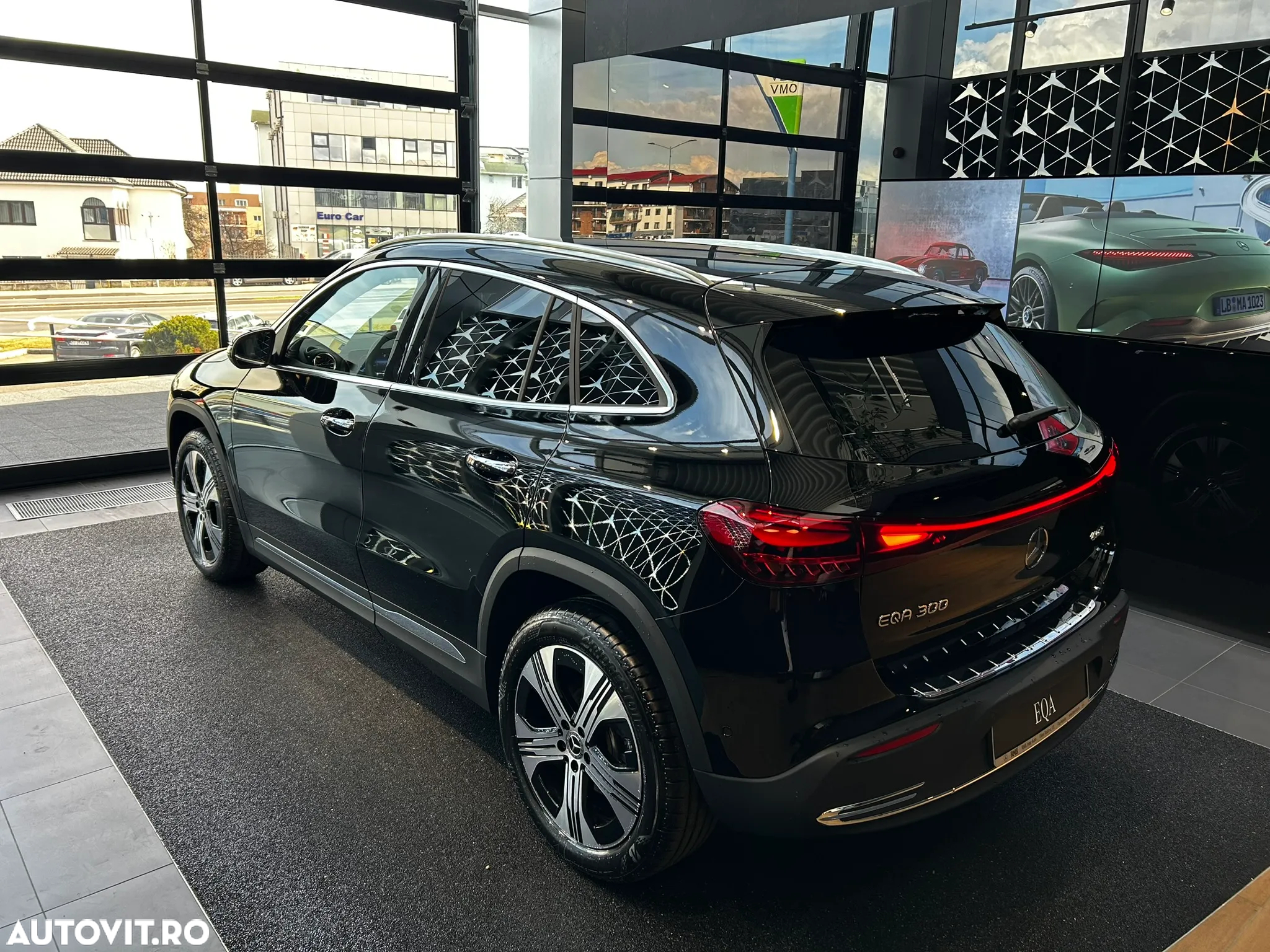 Mercedes-Benz EQA 300 4MATIC - 4