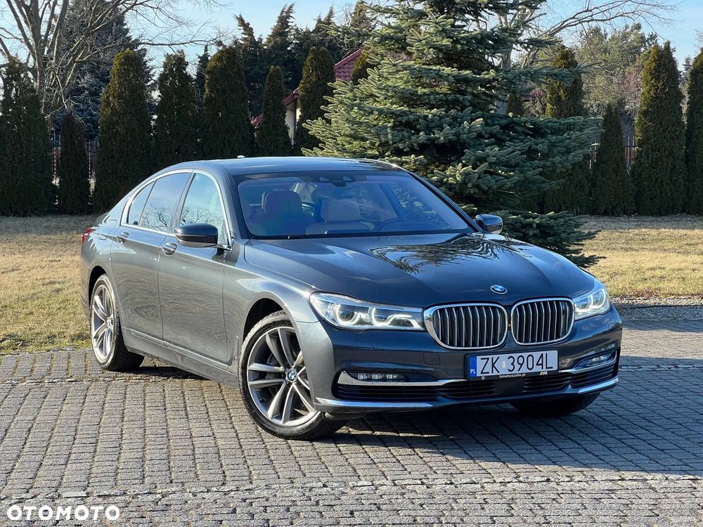 BMW Seria 7 750i xDrive - 13