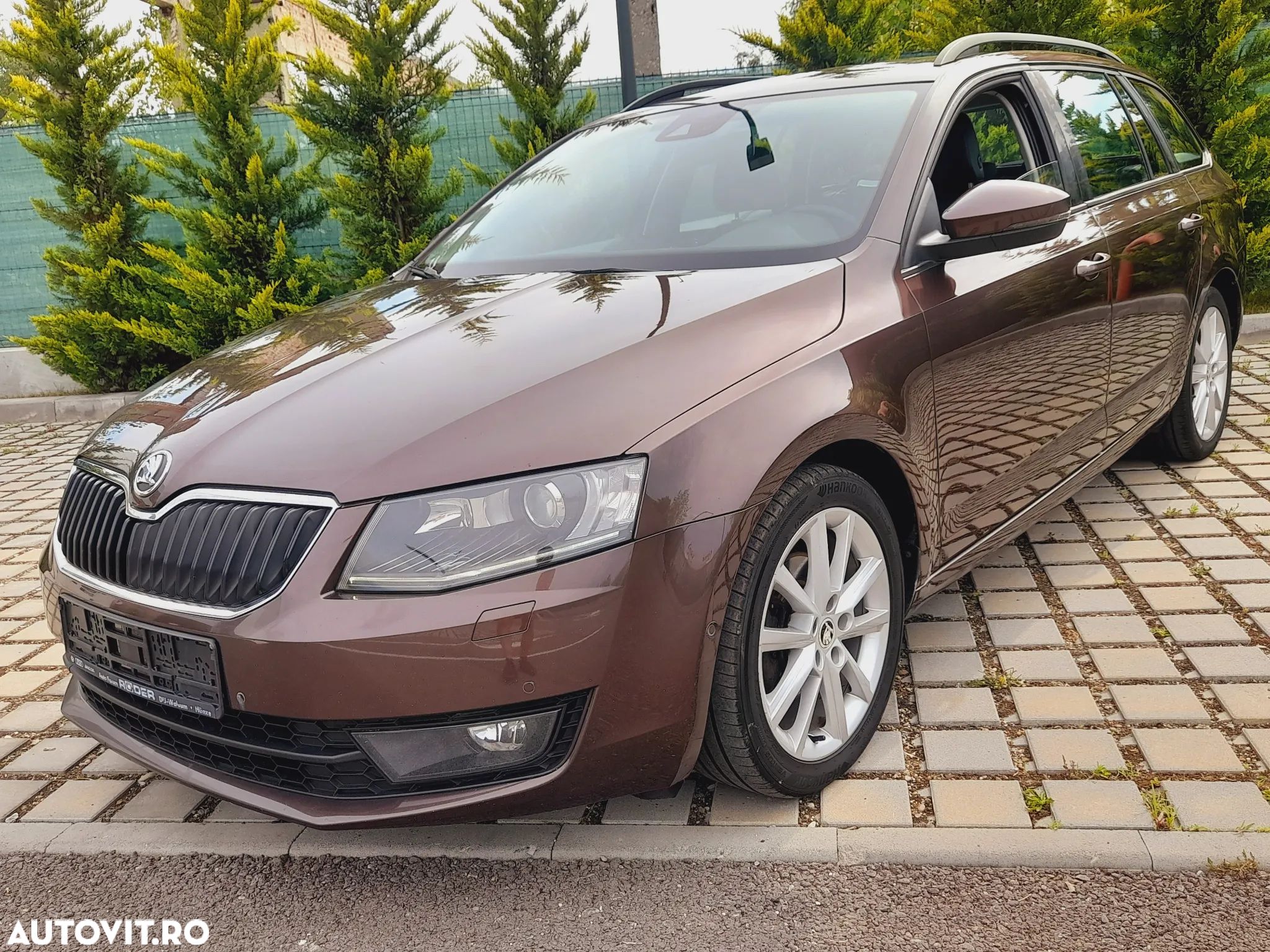 Skoda Octavia Combi 2.0 TDI DSG Premium Edition - 1