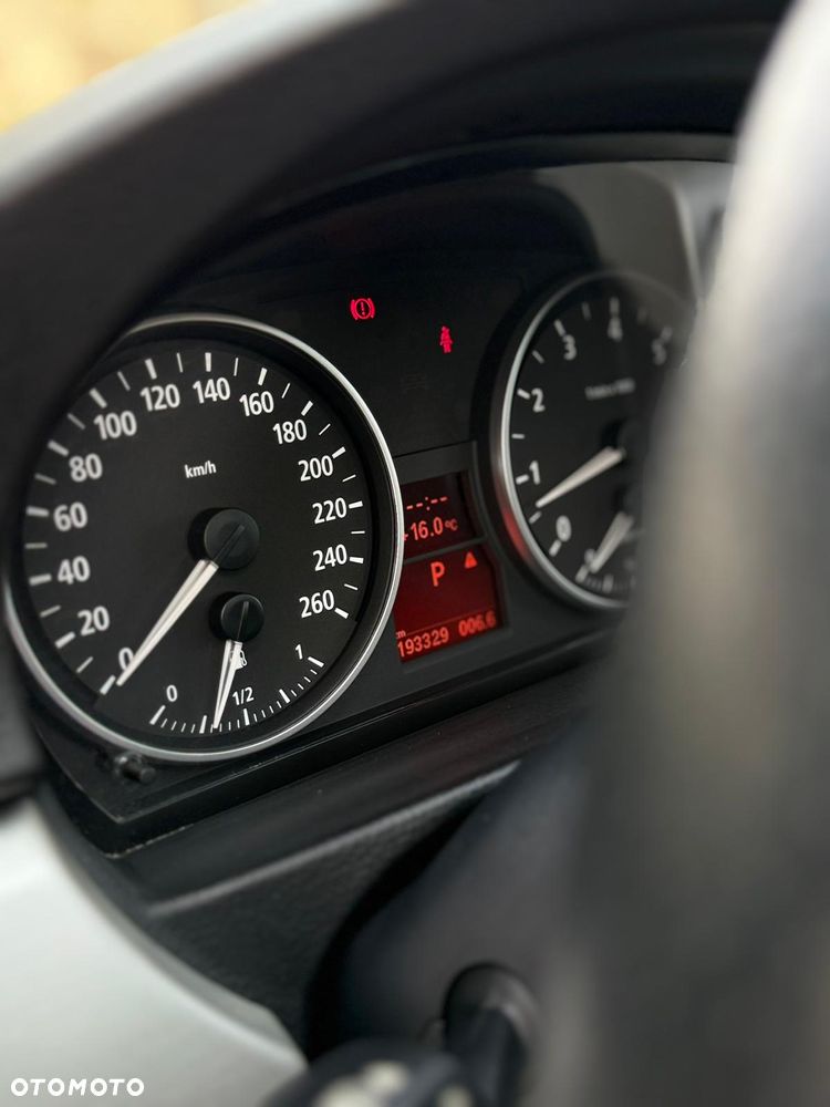 BMW Seria 3 330xi - 14