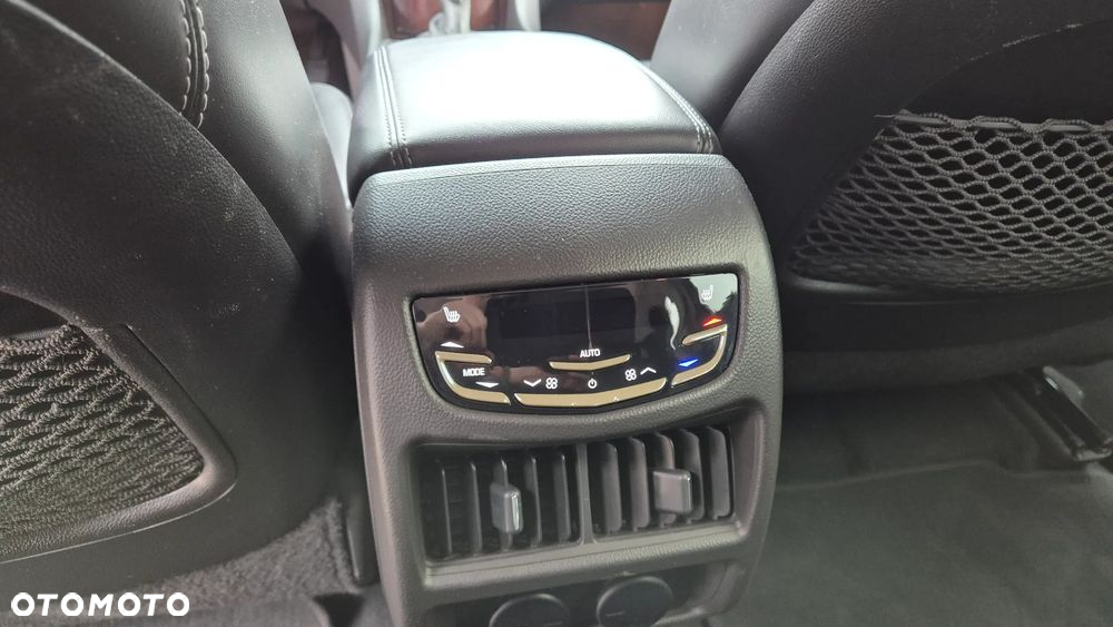 Cadillac SRX - 20