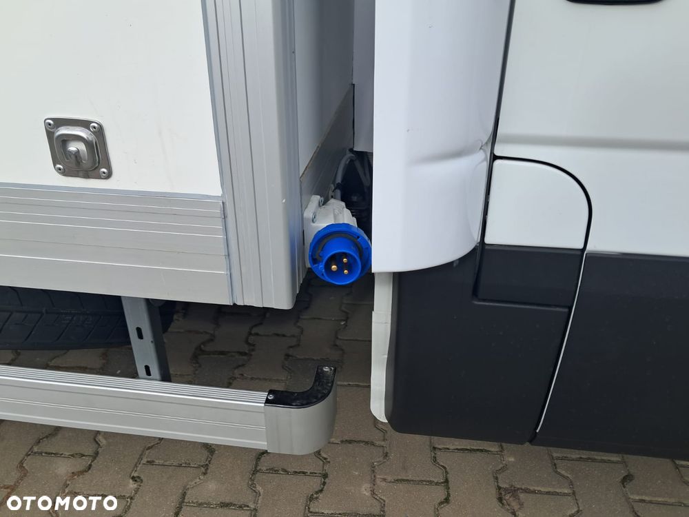 Iveco Daily 35S18 izoterma 8 EP z spojlerem i agregatem - 26