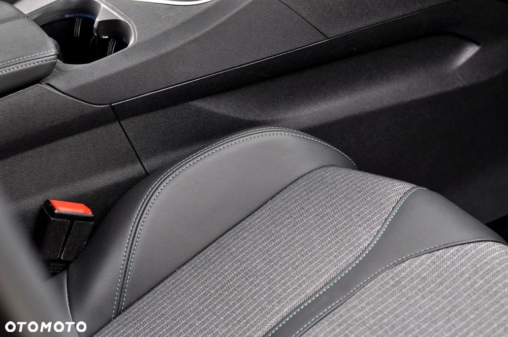 Peugeot 3008 1.2 PureTech Allure S&S EAT8 - 19