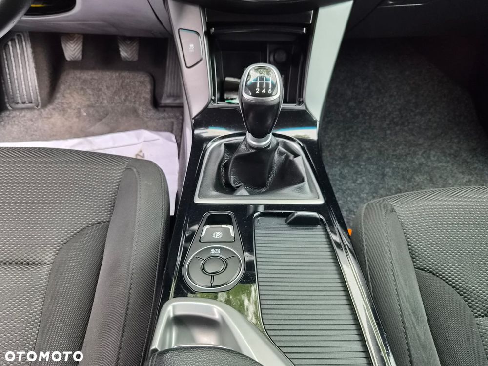 Hyundai i40 Kombi blue 1.6 Family - 15