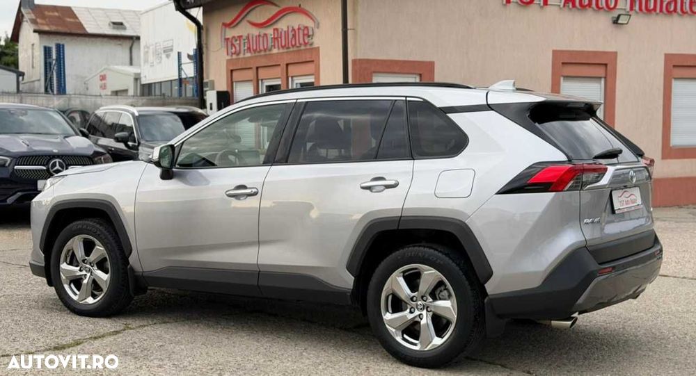 Toyota RAV4 - 6