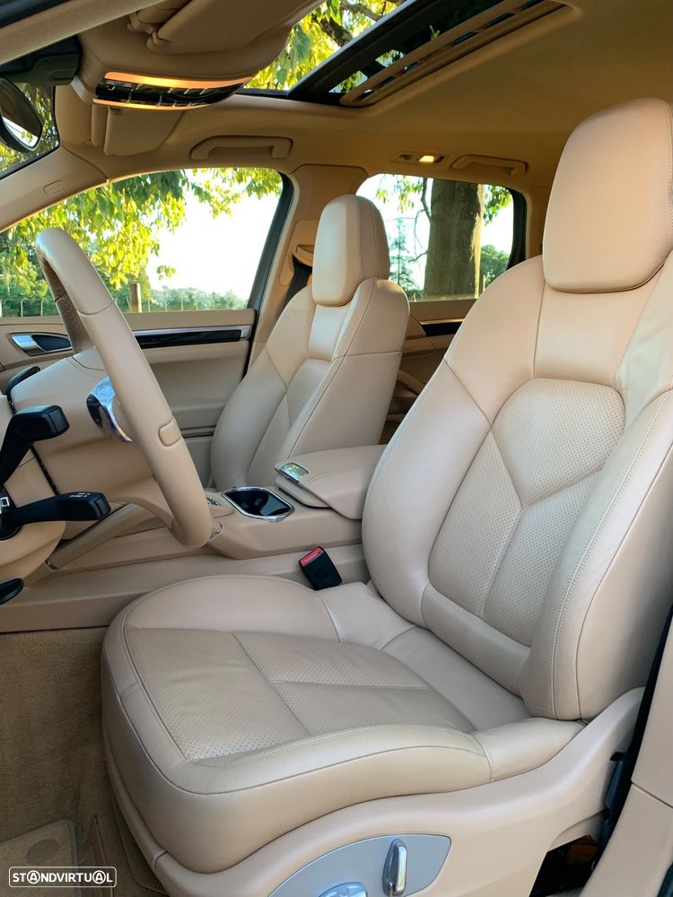 Porsche Cayenne - 18