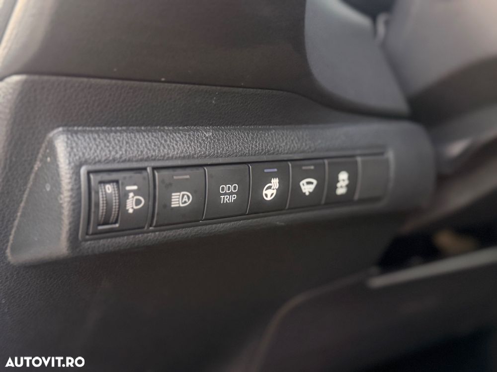 Toyota Corolla 1.8 HSD Business - 23