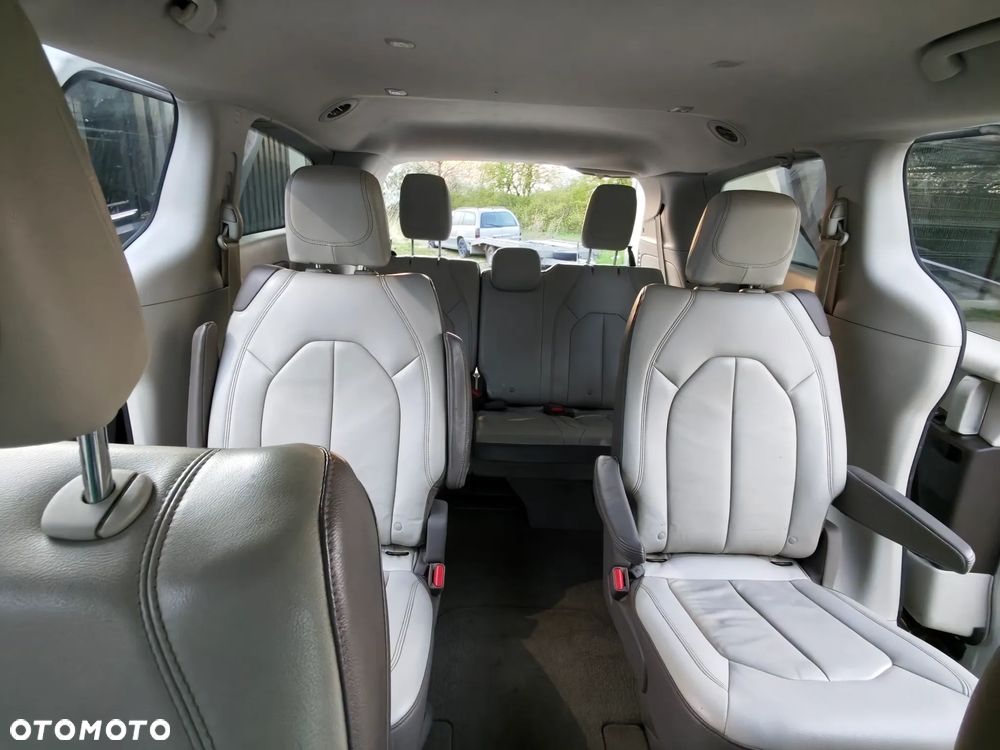 Chrysler Pacifica - 6