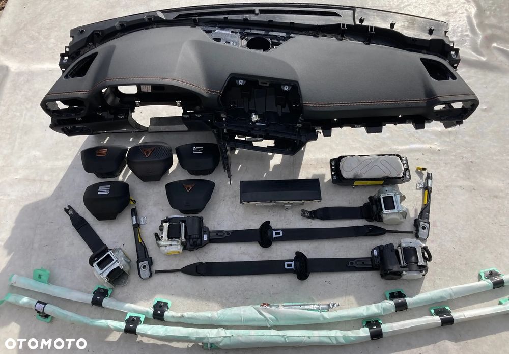 SEAT LEON CUPRA FORMENTOR DESKA KONSOLA KOKPIT PULPIT PÓŁKA PARAPET PODUSZKI POWIETRZNE KIEROWCY PASAŻERA KOLAN AIR BAG PODUSZKA POWIETRZNA KOLANOWA AIRBAG FOTELA W FOTEL KANAPY AIR BAG LĘDŹWIOWY PASY PAS NAPINACZE DOPINACZE SKÓRA NIĆ SZYTA naprawa !!! - 1