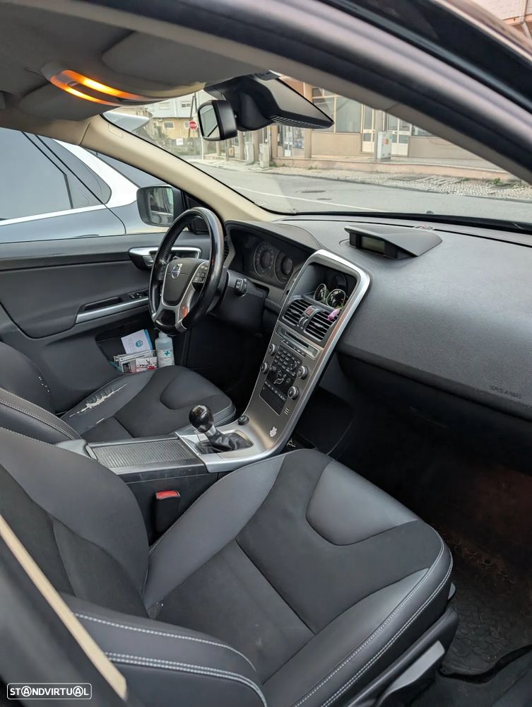 Volvo XC 60 2.4 D Drive Momentum - 10