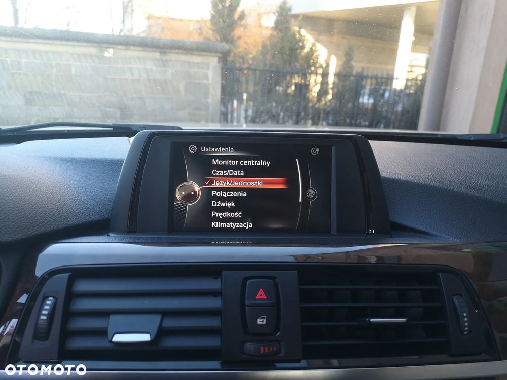 BMW Seria 3 330i xDrive - 23