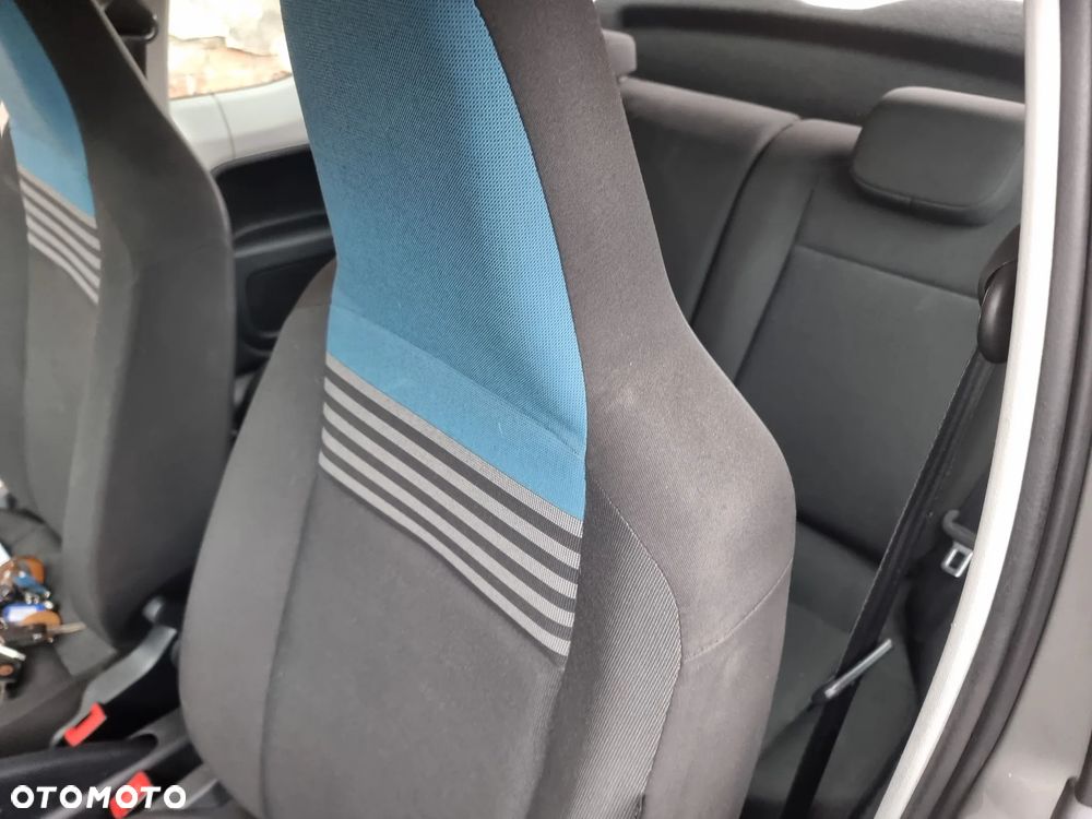 Volkswagen up! move - 3