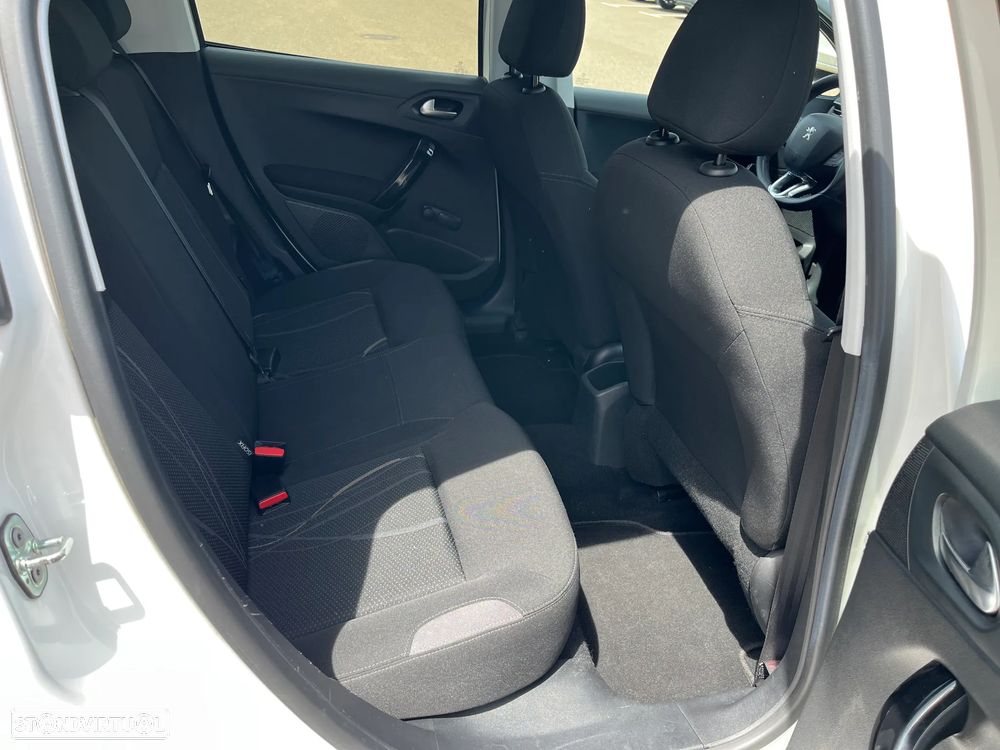 Peugeot 208 1.4 HDi Allure - 14