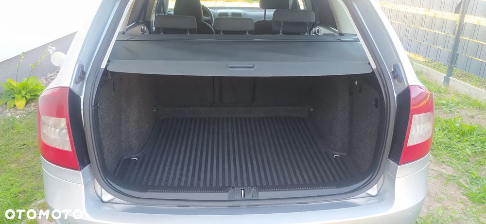 Skoda Octavia 1.6 Ambition - 8