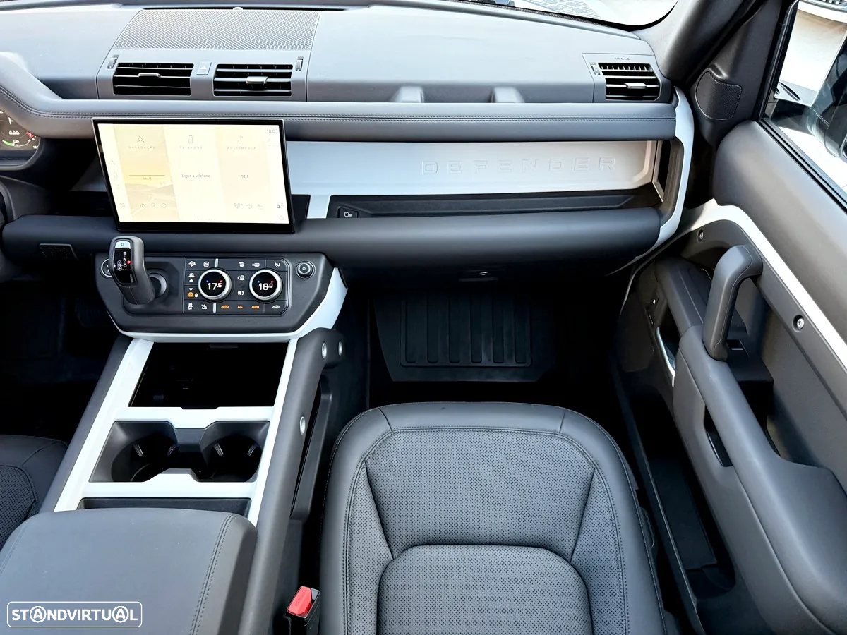 Land Rover Defender 2.0 P300e 110 AWD X-Dynamic SE - 11