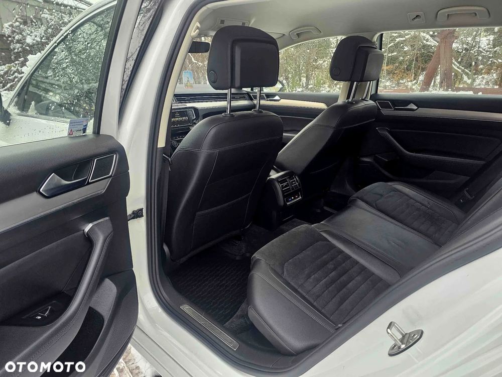 Volkswagen Passat Variant 2.0 TDI SCR 4Motion DSG Highline - 20