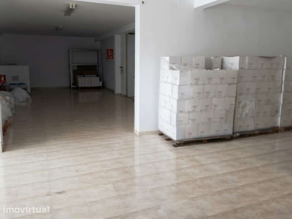 Armazém com 1200m2 | Ferreira do Zêzere, Santarém - Grande imagem: 4/8