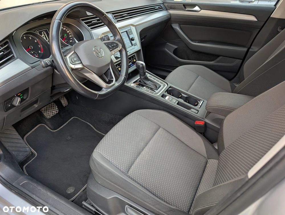 Volkswagen Passat - 16
