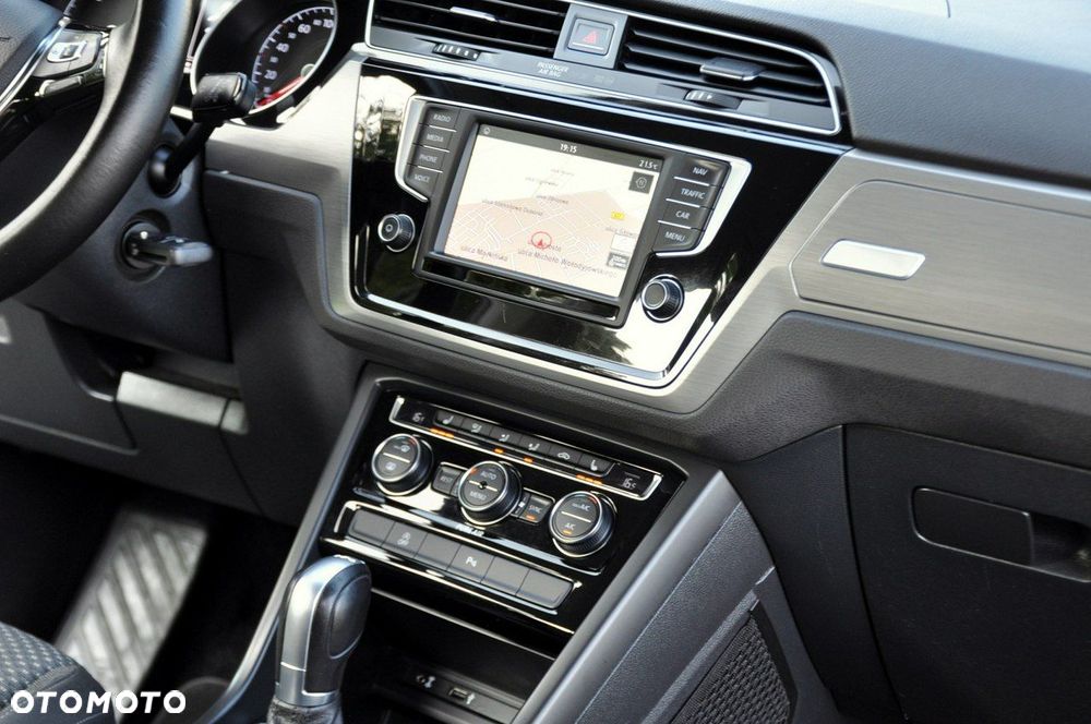 Volkswagen Touran - 27