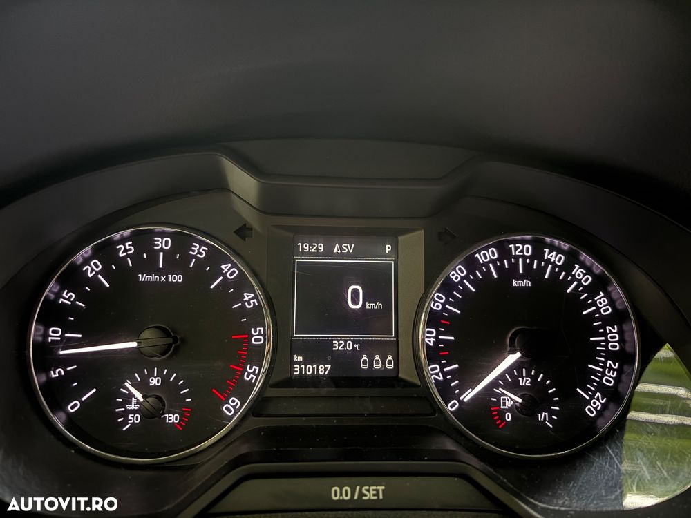 Skoda Octavia 1.6 TDI DSG Style - 4
