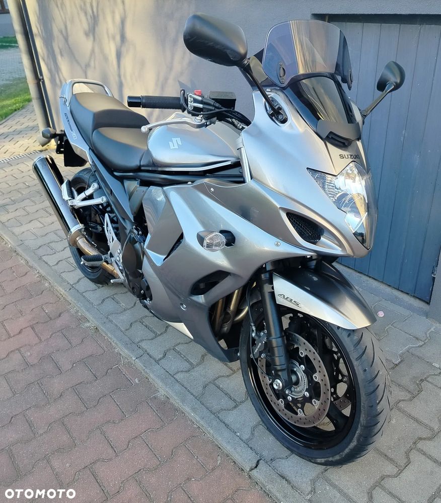 Suzuki GSX - 2