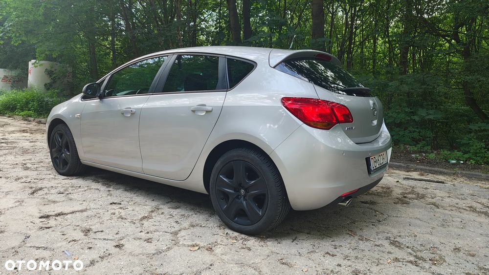 Opel Astra 1.4 T Cosmo - 4