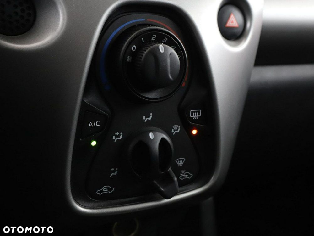 Toyota Aygo x-play - 25