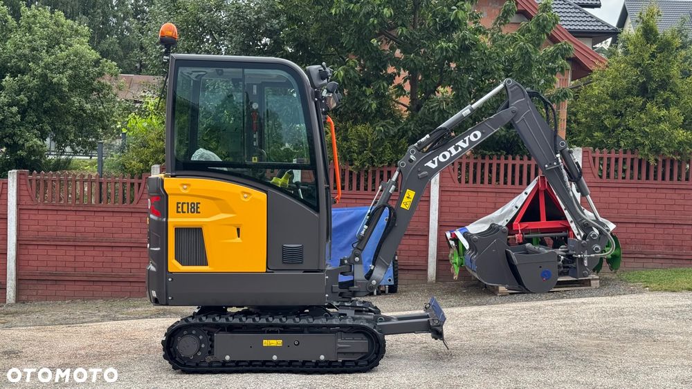 Volvo EXCAVATOR EC18E / rok 2025 / komplet 3 łyżek / skarpówka hydrauliczna / kupiona u dealera w Polsce / - 10