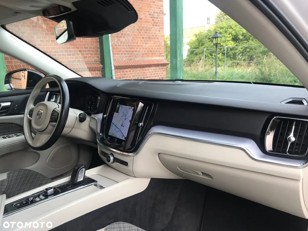 Volvo V60 ver-b4-d-momentum - 22