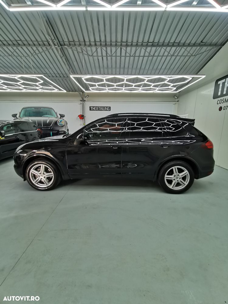 Porsche Cayenne - 2